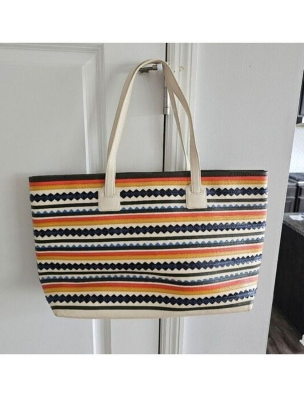 Tory Burch Robinson Shoulder Bag - Picture 4 of 9